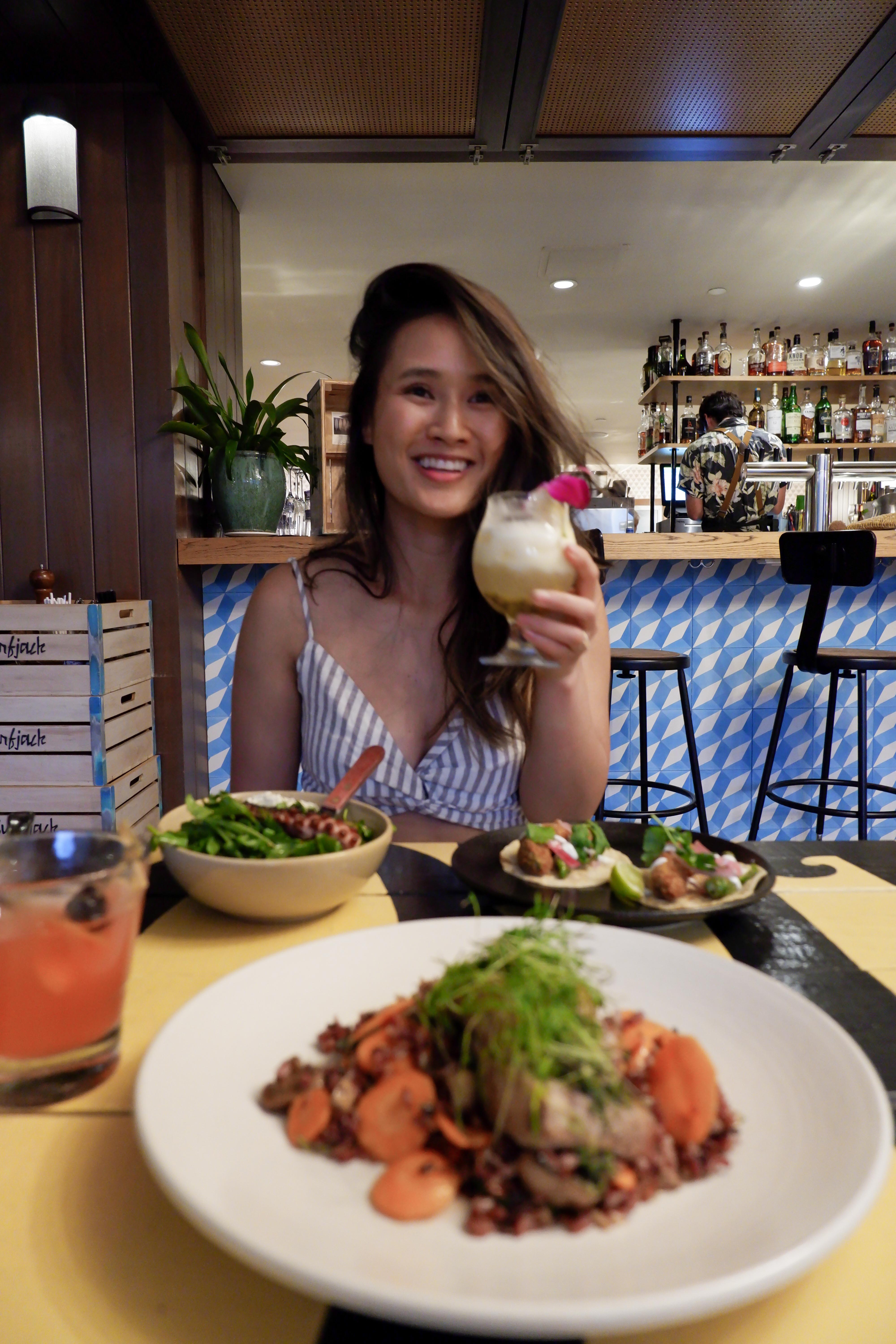 Places to Stay and eat in Oahu, Hawaii: The Surfjack Hotel - Mahina & Sun’s seafood restaurant #camandtay #camlee