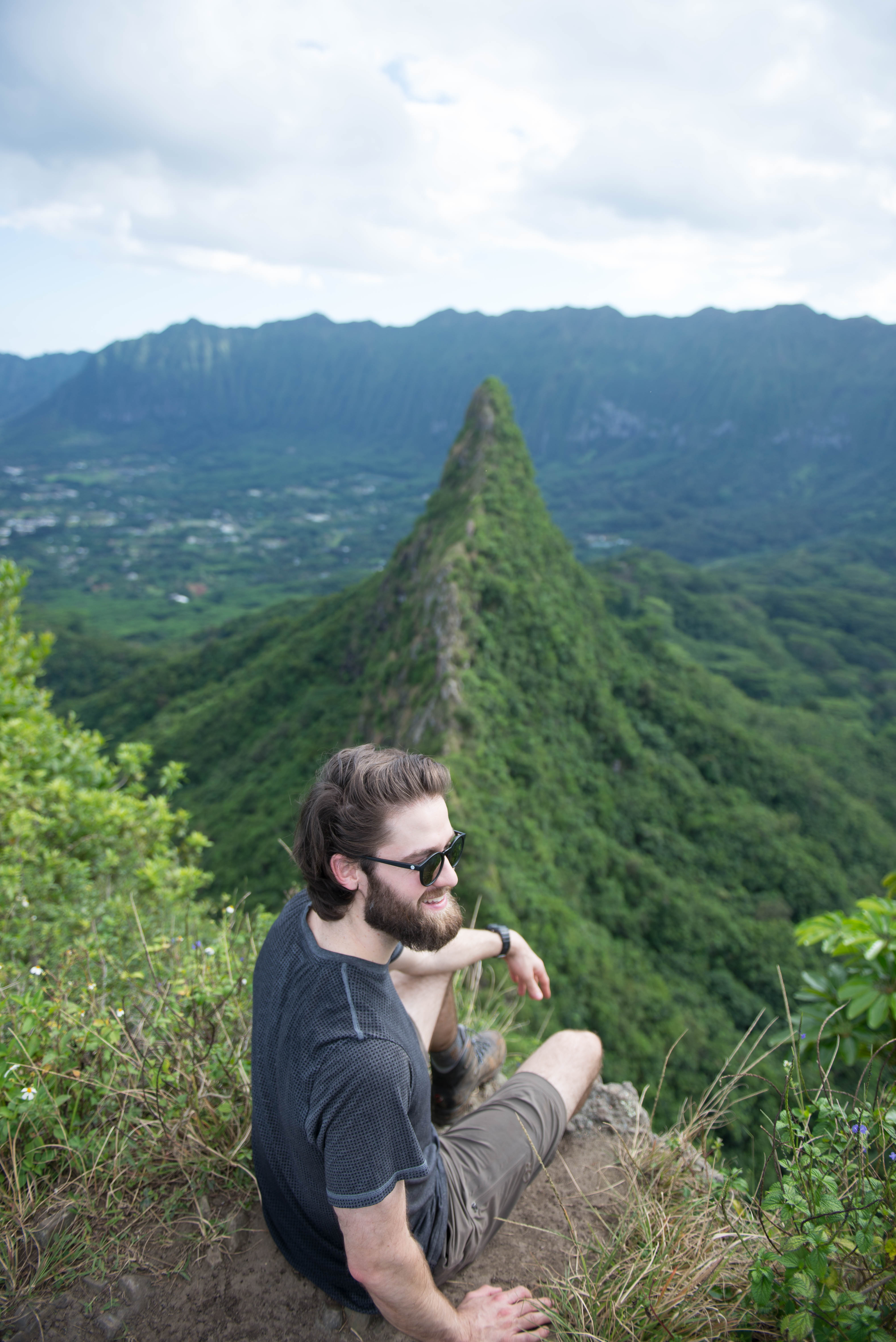 Hikes on Oahu, Hawaii: Olomana Hike - 3 Peaks #taylorgibbons